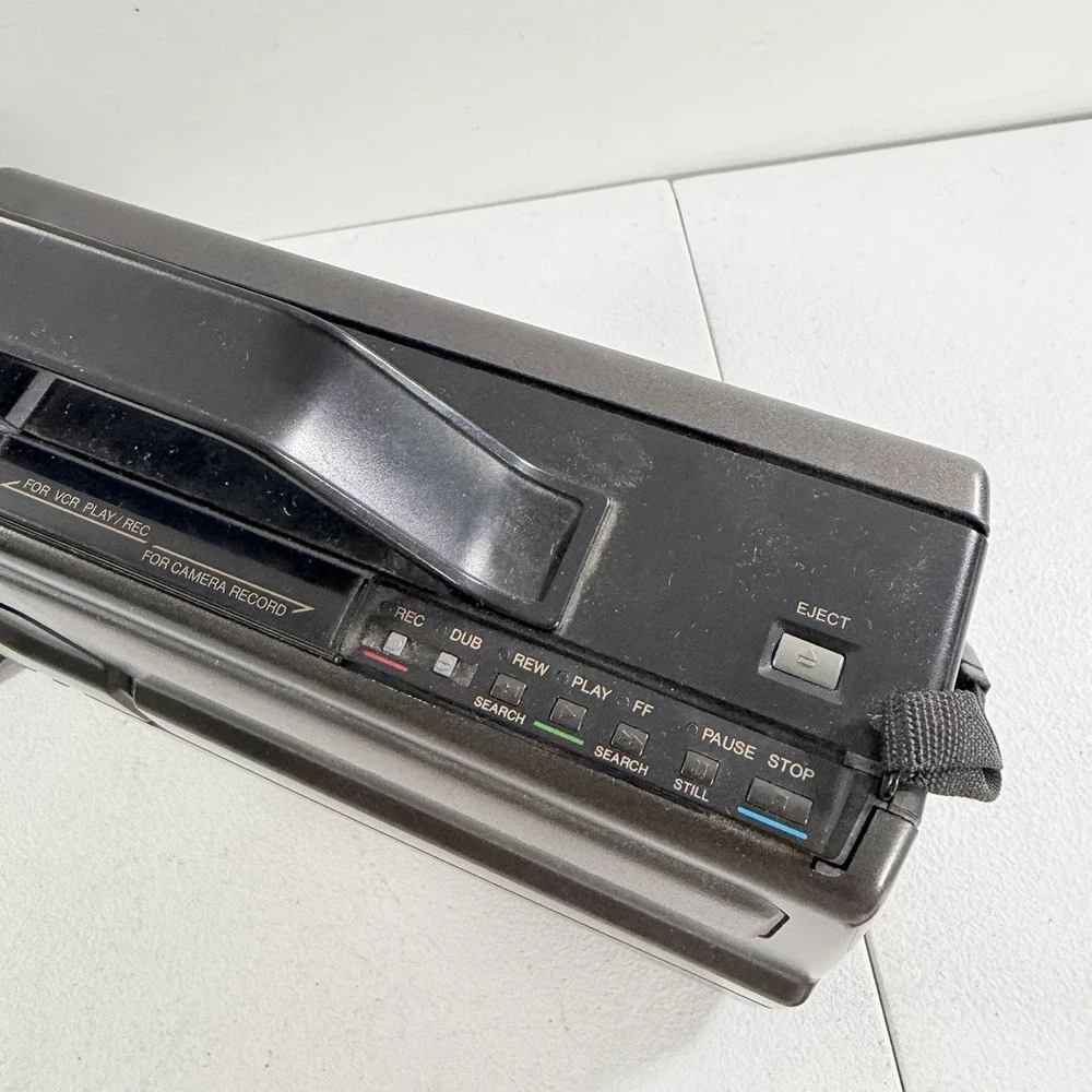 Vintage Panasonic OmniMovie VHS Camcorder PV-320D POWERS ON AS IS READ